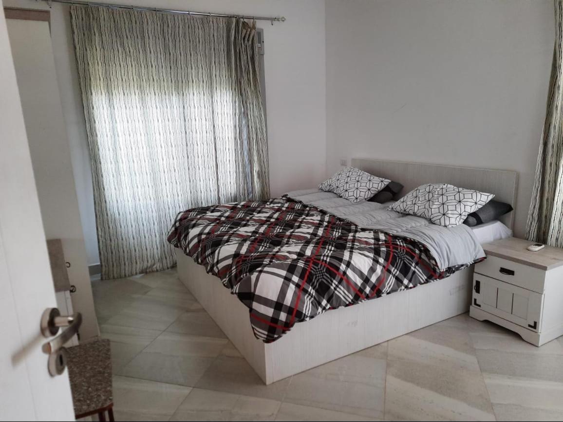 Einbay Pool View Appartement Айн Сохна Екстериор снимка